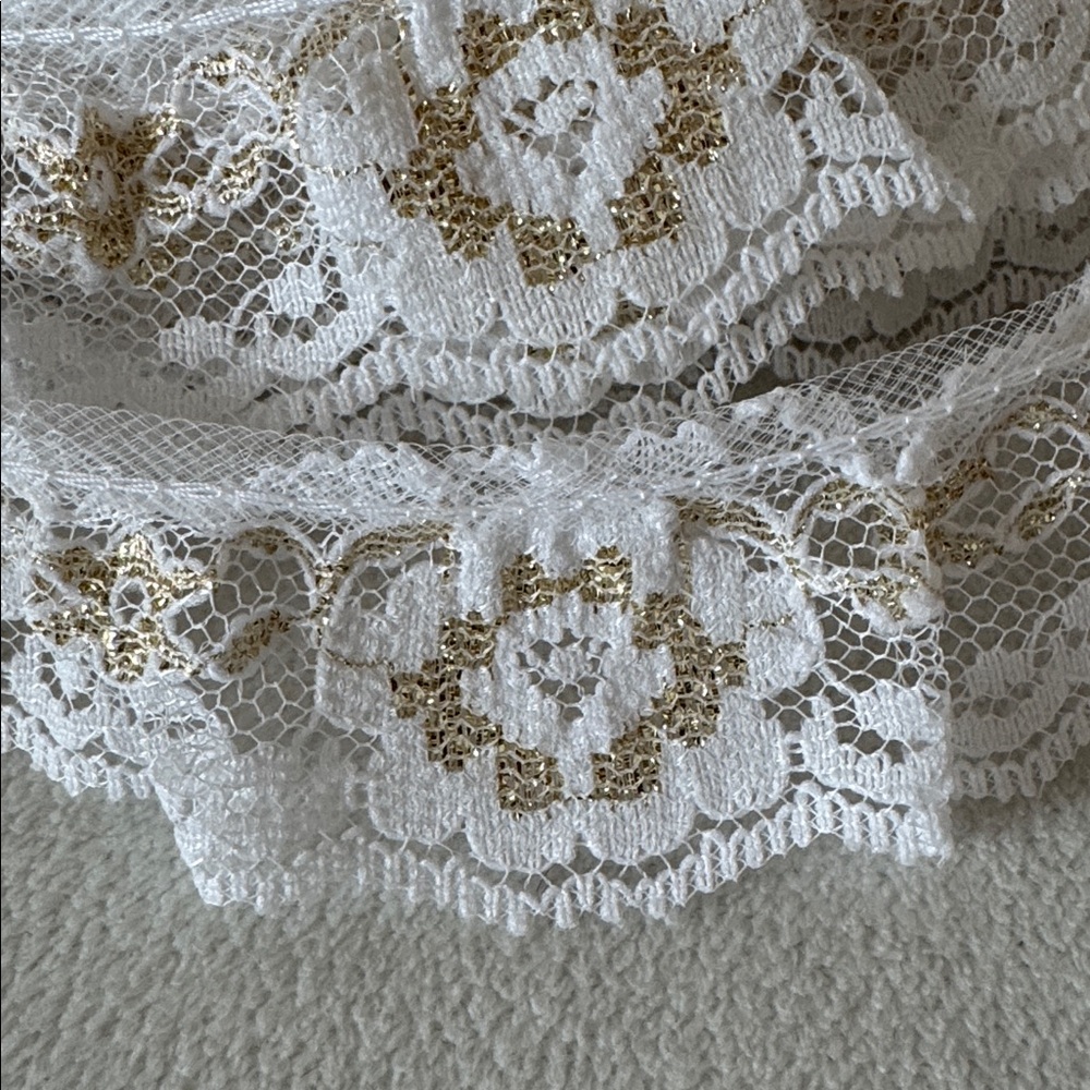 Lace - Picture 2 of 3